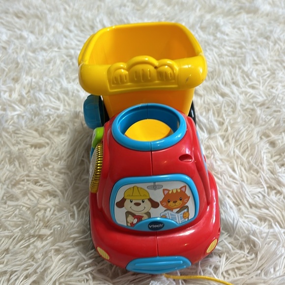 VTech Drop and Go Dump Truck- pull toy and plays songs. Cute baby/ toddler toy - Picture 4 of 7